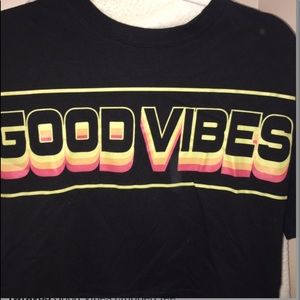 Good vibes cropped tee